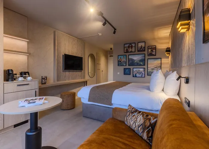 Skotel The Hague, Hotelschool Den Haag